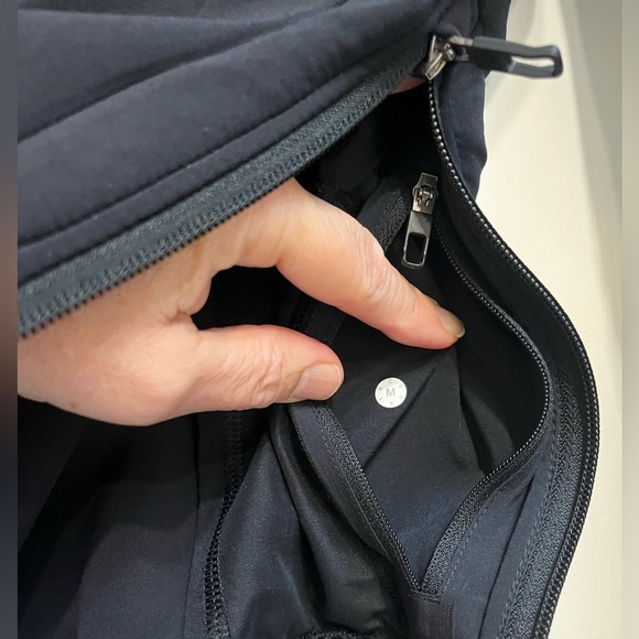 Lululemon Athletica Men's Black Scuba and Nylon Pullover Hoodie Medium, VGUC - Picture 9 of 10